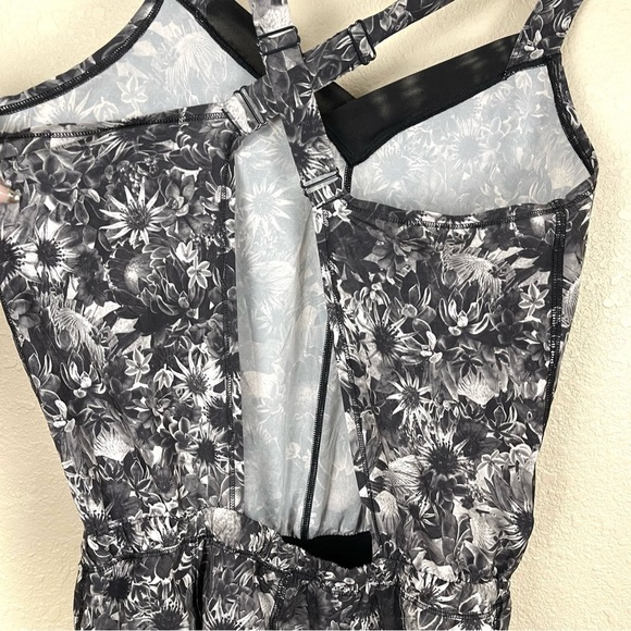 Lululemon The Runsie Flowabunga Black Angel Wing/Black Size 6 Women - Picture 11 of 16